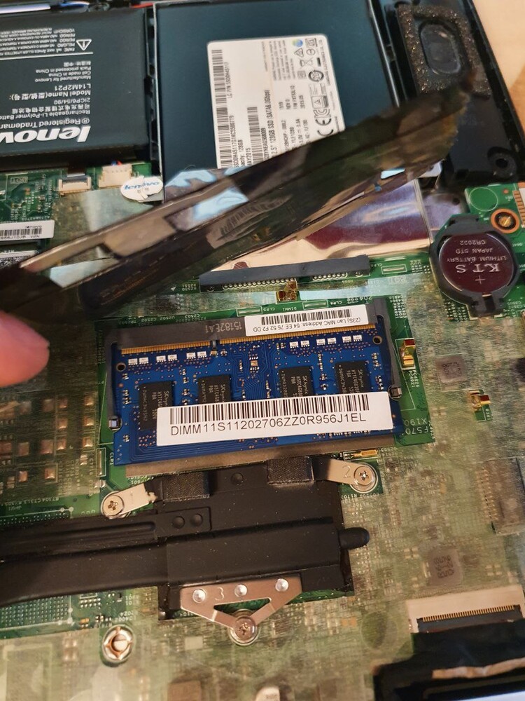 DIMM module inside Lenovo Yoga 500-14IBD