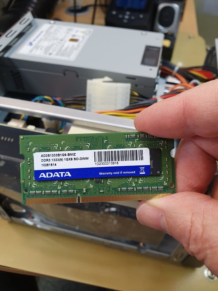 1GB DDR3-1333 ADATA SO-DIMM inside QNAP