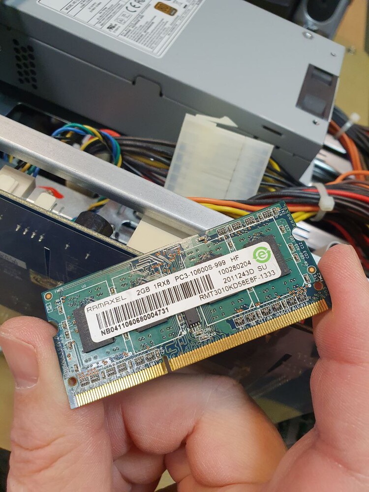 2GB DDR3-1333 PC3-10600 RAMAXEL SO-DIMM inside QNAP