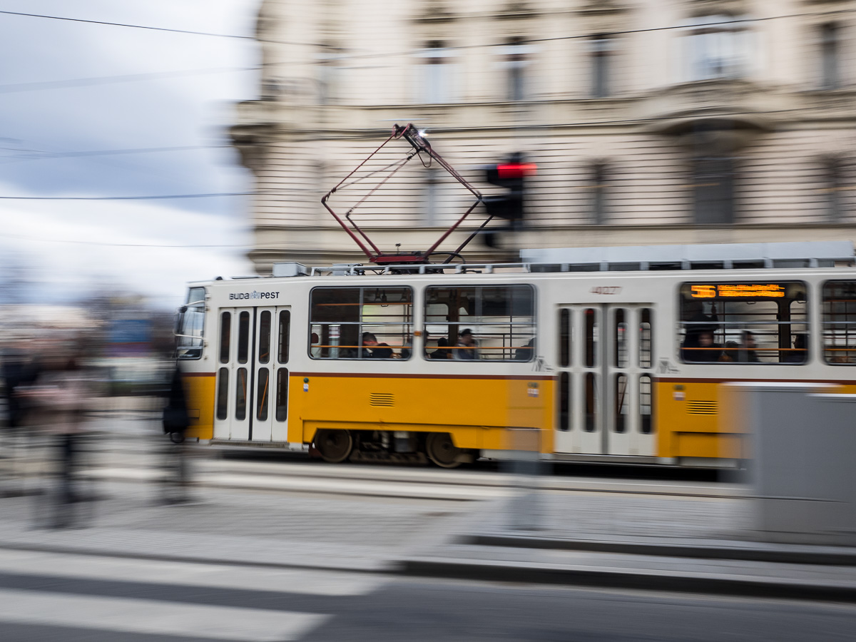 Budapest, tram, panning, 1/6s, 17mm, f/9
